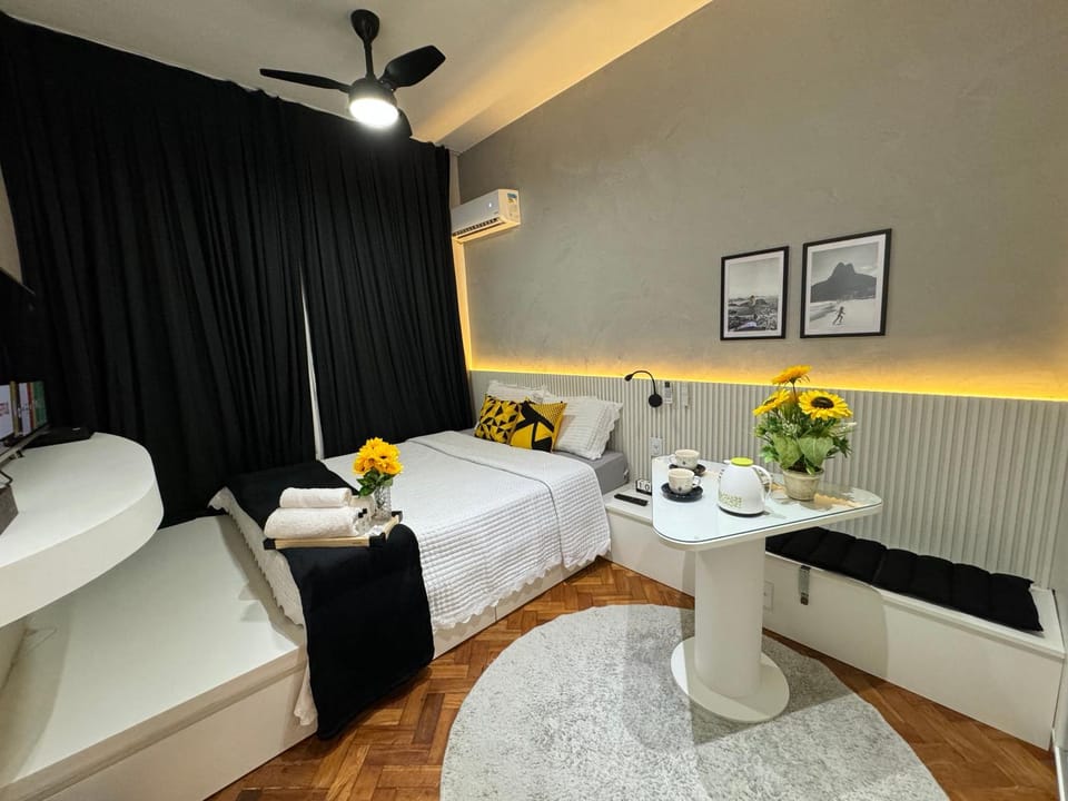 Bed, Bedroom, fireplace