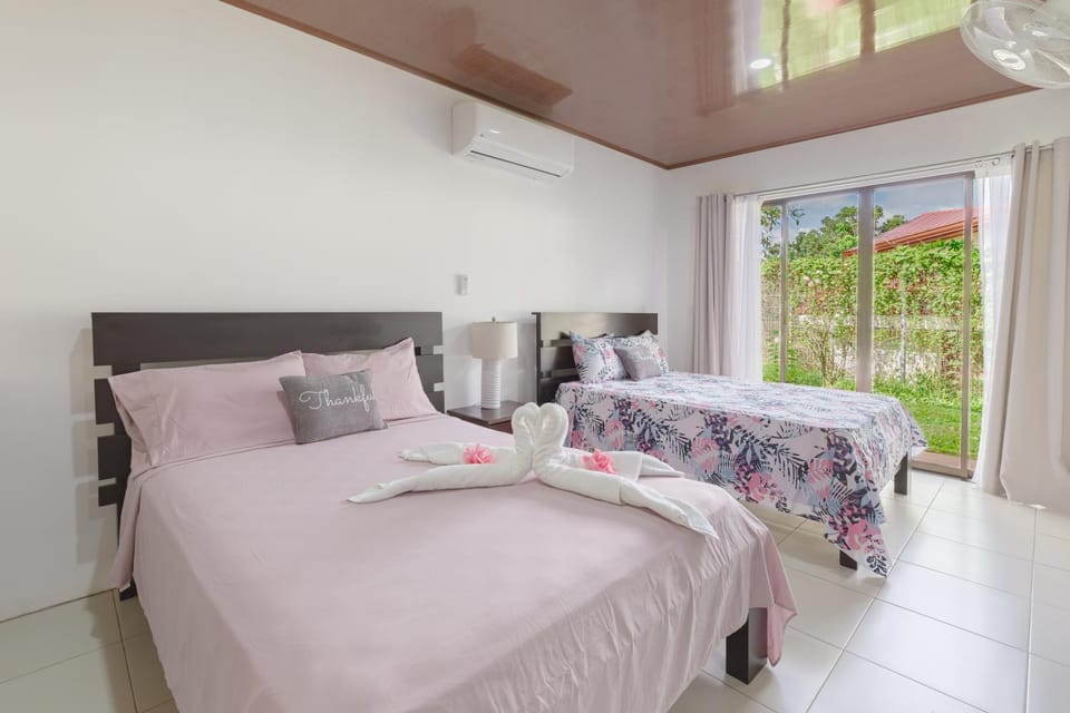 Bed, Bedroom, air conditioner
