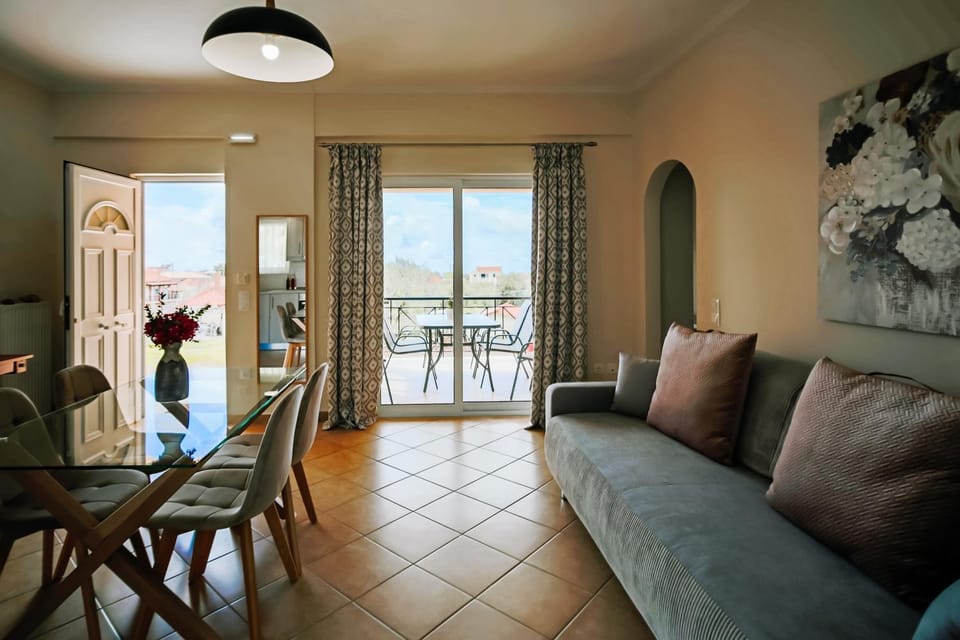 View (from property/room), Balcony/Terrace, Living room, Seating area, Dining area