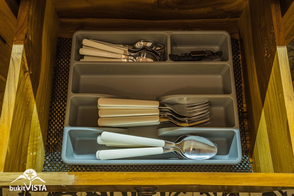 Kitchen or kitchenette, Communal kitchen