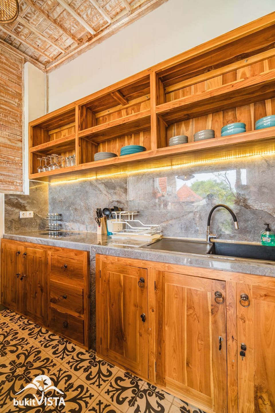 Kitchen or kitchenette, Communal kitchen