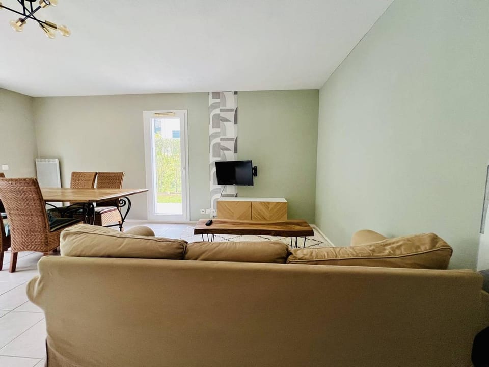 Cambo-les-Bains : Appartement 3 pièces avec parking et animaux acceptés Apartment in French Basque Country