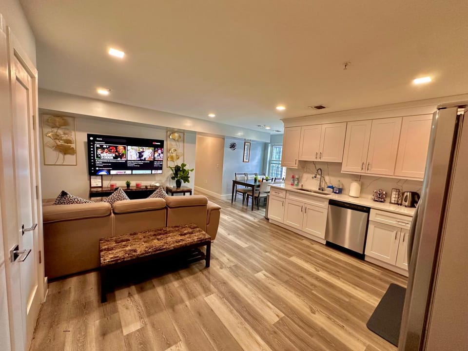 The Classy Suite - 2BR with Free Parking Apartment in Paterson