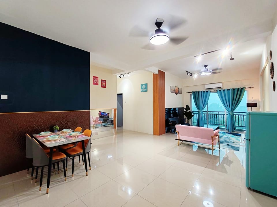 Living room, Seating area, Dining area, fireplace, air conditioner