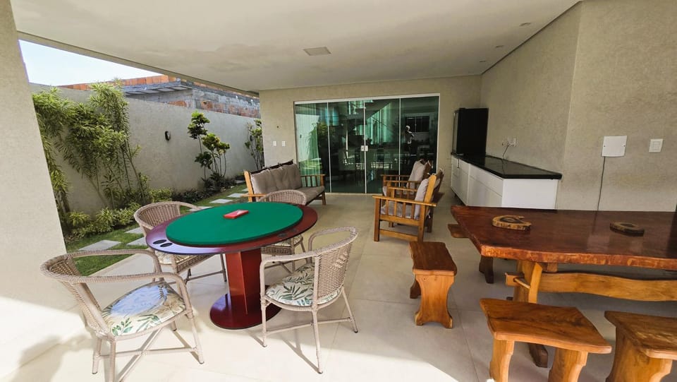 Game Room, Seating area
