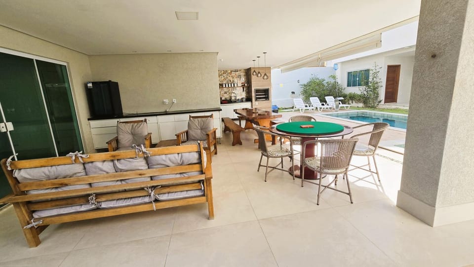 Seating area, Dining area