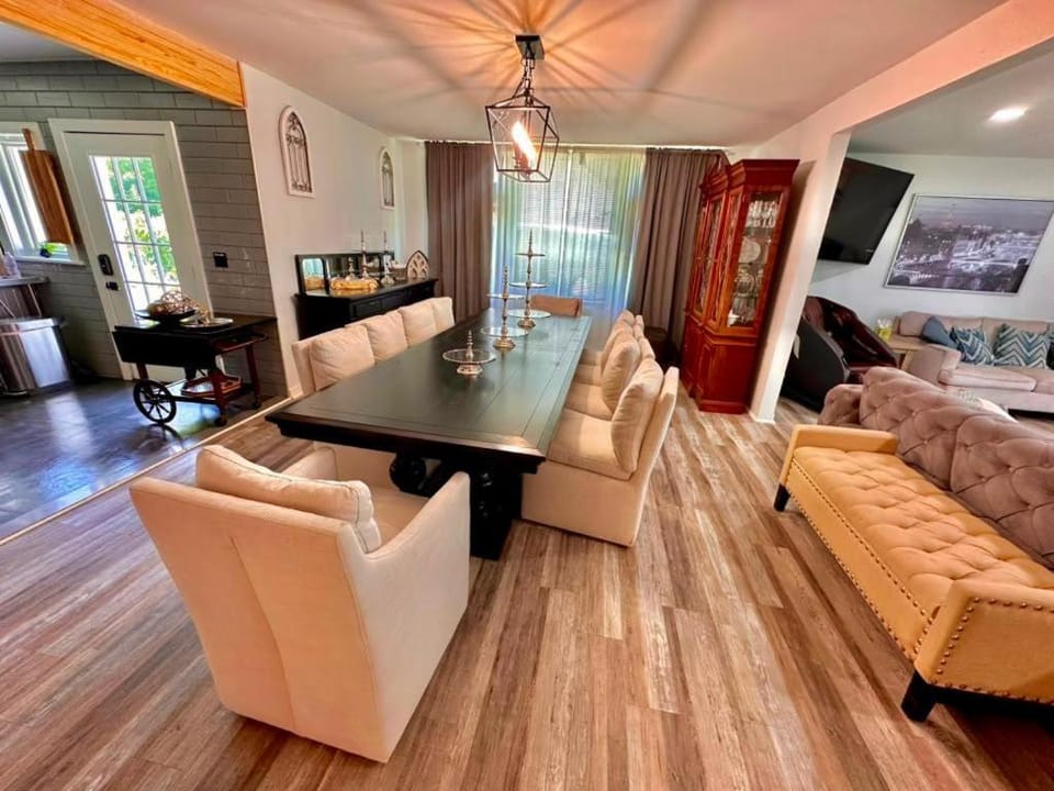 Ultimate Luxury Villa - Pool, Sauna, Hot Tub & More Villa in Paterson