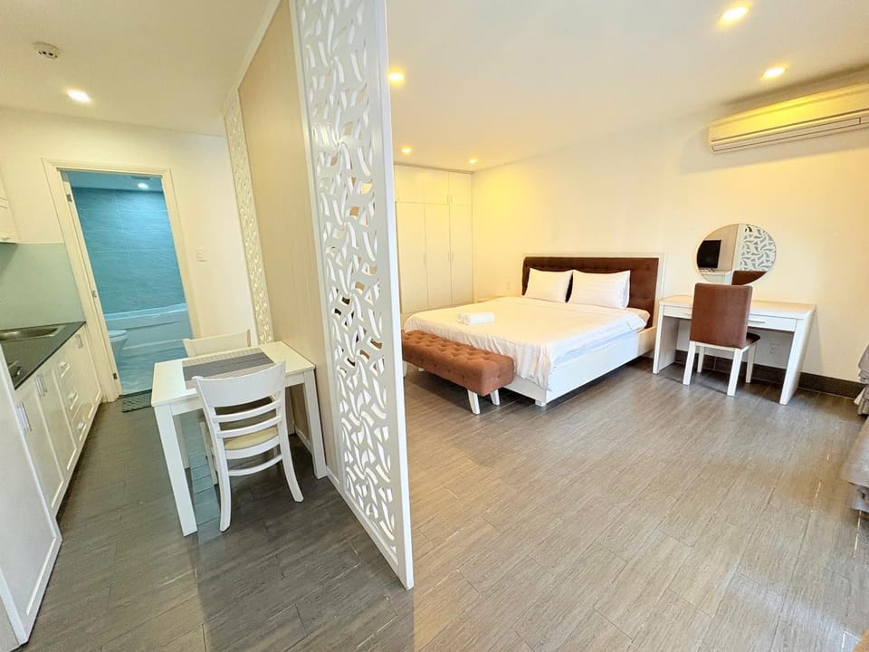 Bed, Kitchen or kitchenette, Dining area, air conditioner