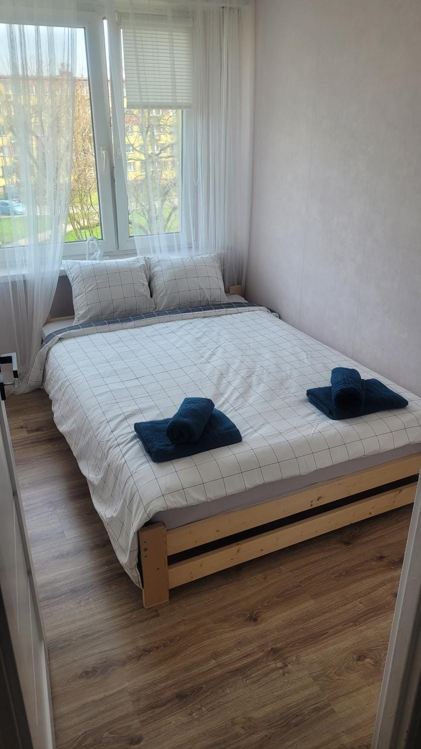 Bed, Photo of the whole room, Bedroom, towels