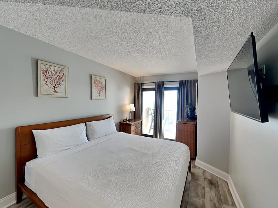 Bed, TV and multimedia, Balcony/Terrace, Bedroom, furniture