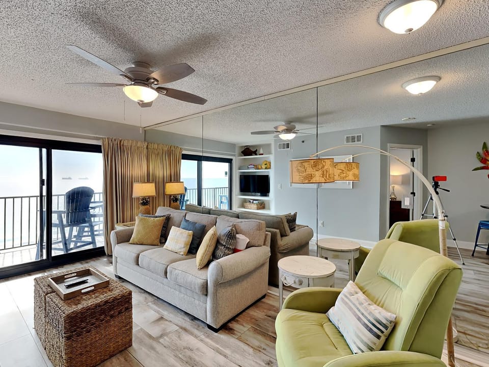 TV and multimedia, View (from property/room), Balcony/Terrace, Living room, Seating area, Sea view, furniture