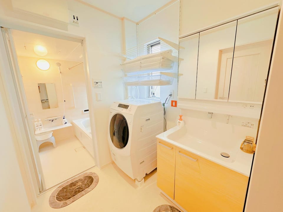 Shower, Bathroom, Bath, towels, washing machine, dryer