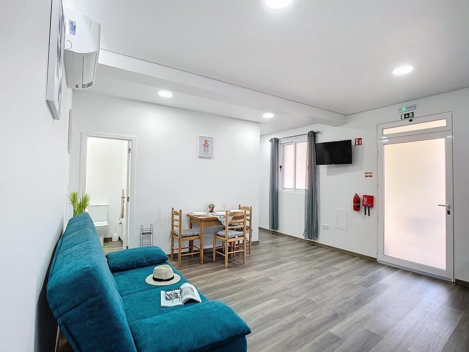 Communal lounge/ TV room, Living room