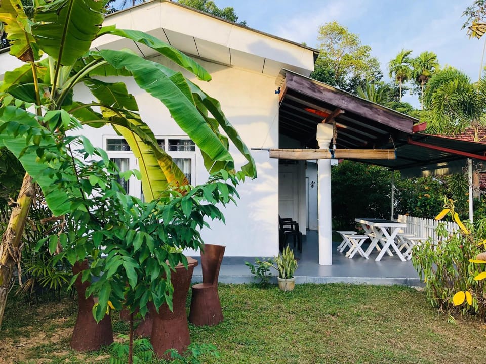 White House Weligama Bed and Breakfast in Southern Province