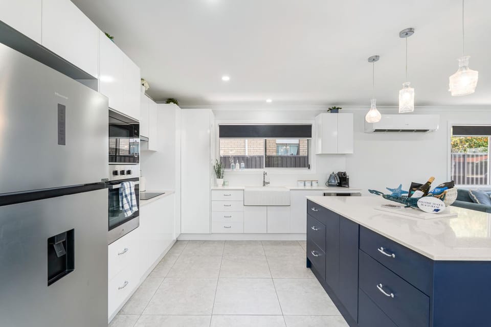 Pet Friendly Beach House with pool - Sleeps 10 House in Hervey Bay