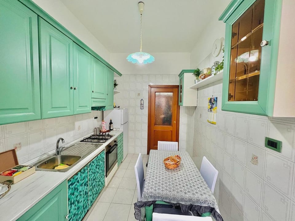 Kitchen or kitchenette, pet friendly, stove