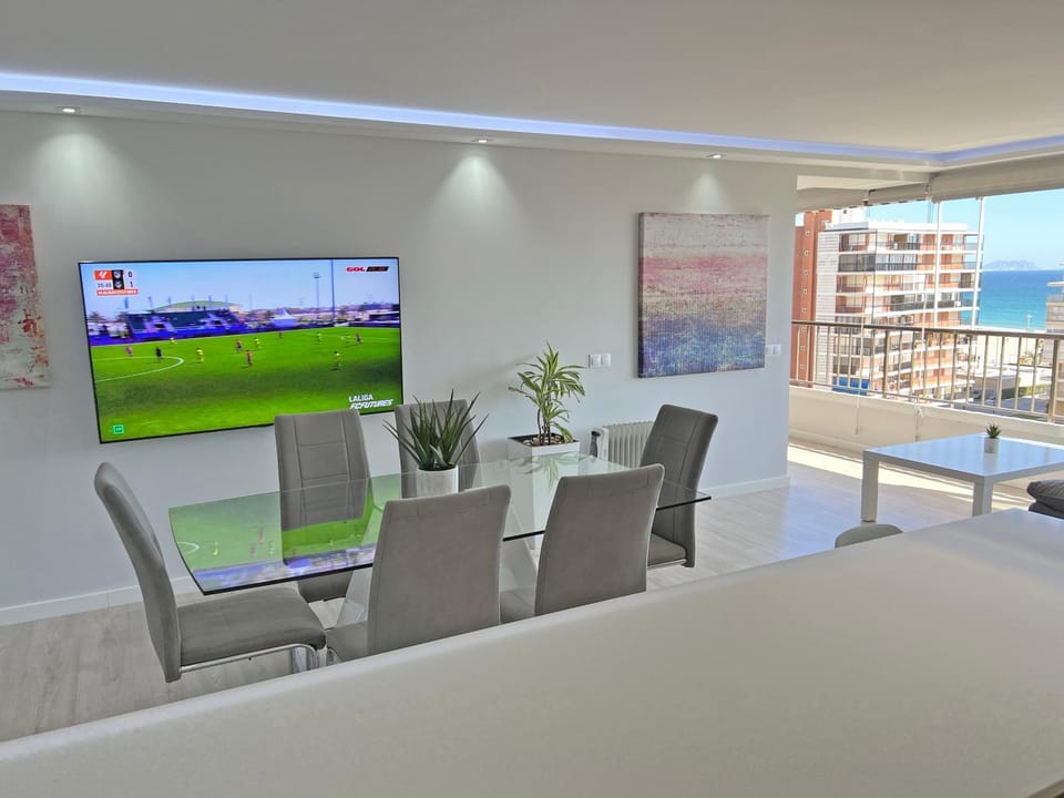 Communal lounge/ TV room, TV and multimedia, Dining area