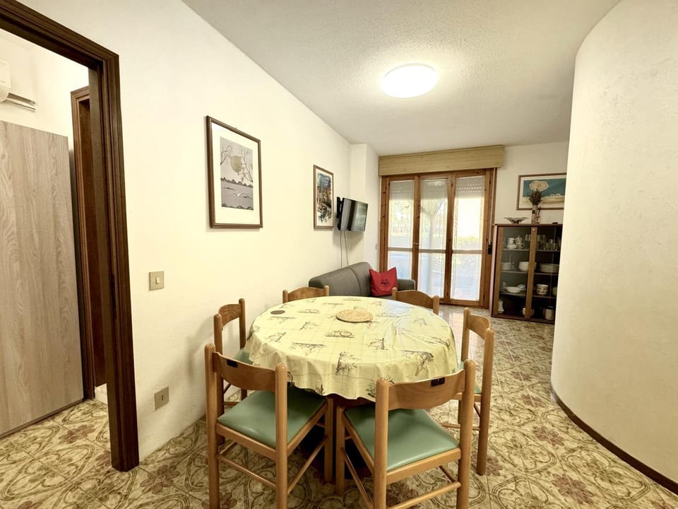 TV and multimedia, Living room, Dining area