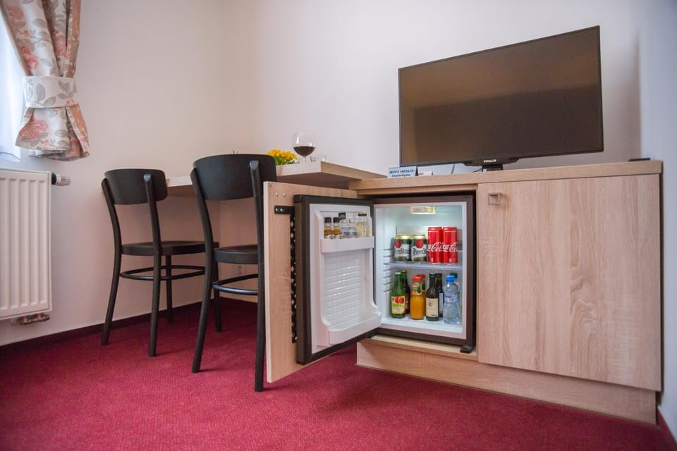 Seating area, Alcoholic drinks, Non alcoholic drinks