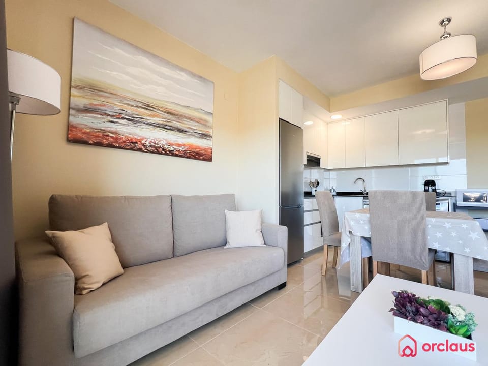 Kitchen or kitchenette, Living room, Seating area, Dining area, minibar