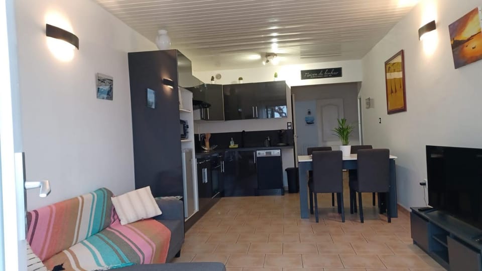 Communal lounge/ TV room, Kitchen or kitchenette, Dining area