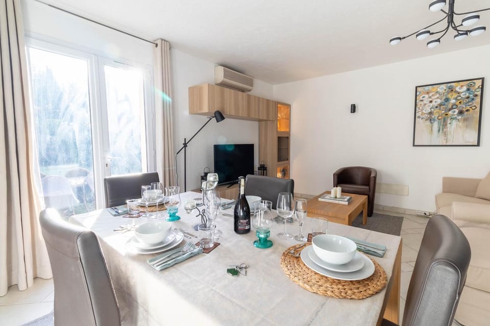 TV and multimedia, Dining area