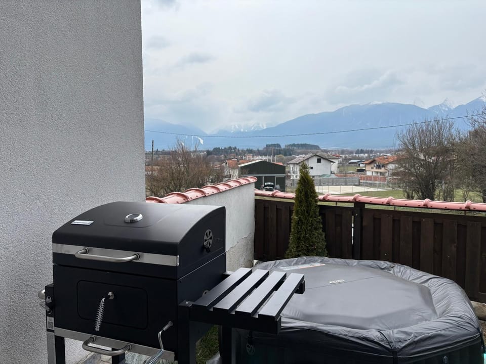 Villa Detelina near the Bansko Ski Resort with Jacuzzi House in Blagoevgrad Province