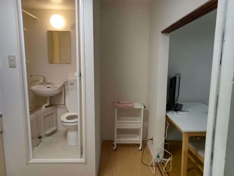 アサカヤマ　ゲストハウス Apartment in Osaka