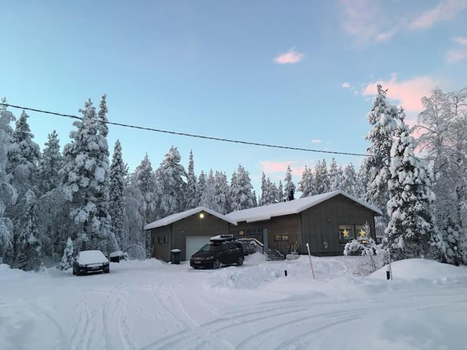 Villa Hellitä - big, private and great location Villa in Lapland