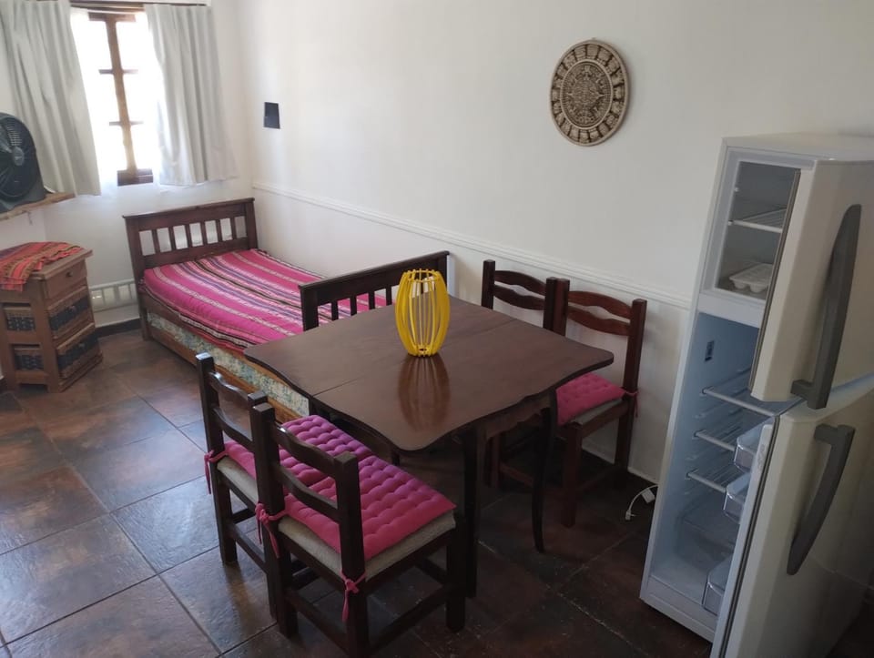 Bed, Dining area