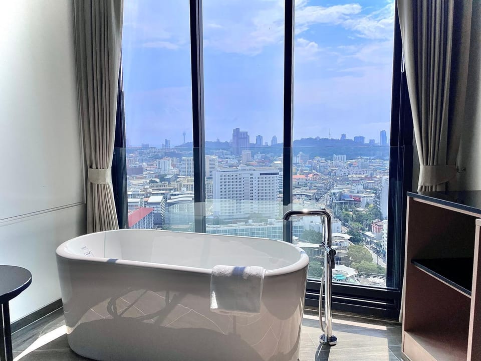 EDGE Central Pattaya Super Condo Apartment in Pattaya City