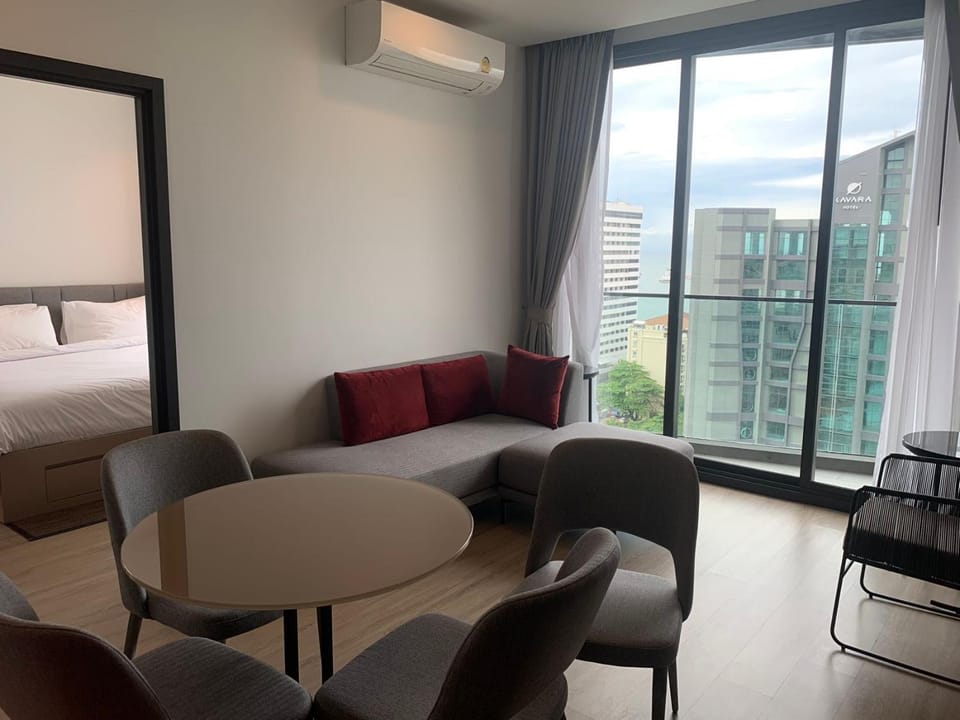 EDGE Central Pattaya Super Condo Apartment in Pattaya City