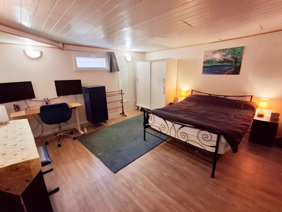 Private 1 bedroom flat with Garden Access in Le Pecq Apartment in Saint-Germain-en-Laye