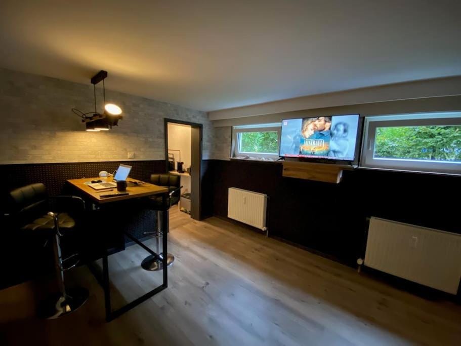 Communal lounge/ TV room, TV and multimedia, Dining area