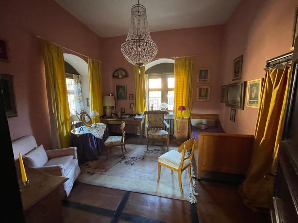 Bed, Photo of the whole room, Seating area, Bedroom