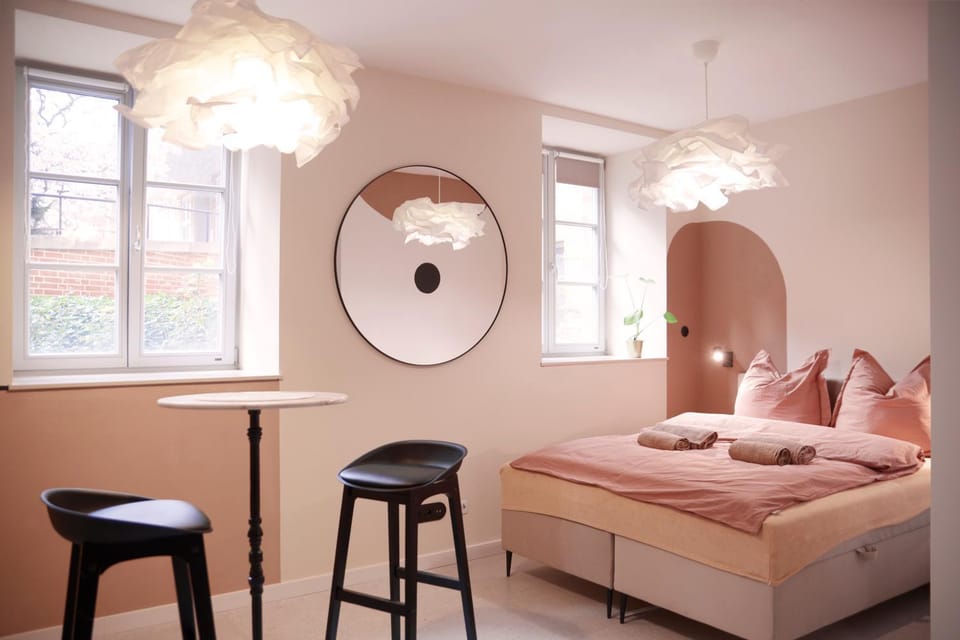 Bed, Living room, Photo of the whole room, Seating area