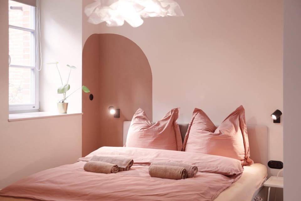 Bed, Bedroom, towels