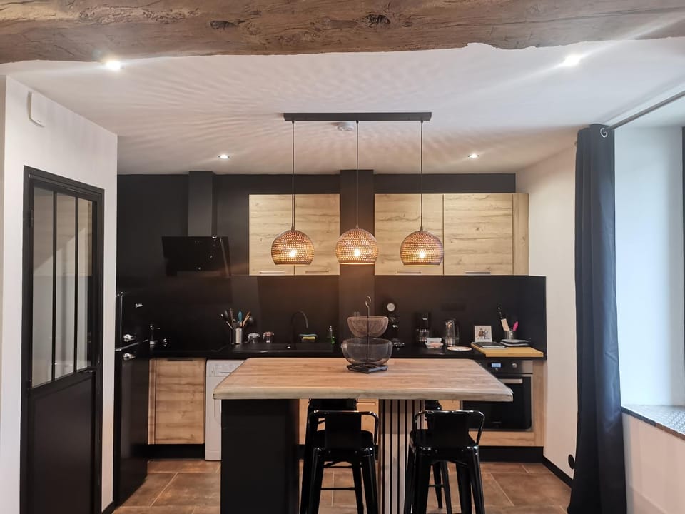 Kitchen or kitchenette, Dining area, stove