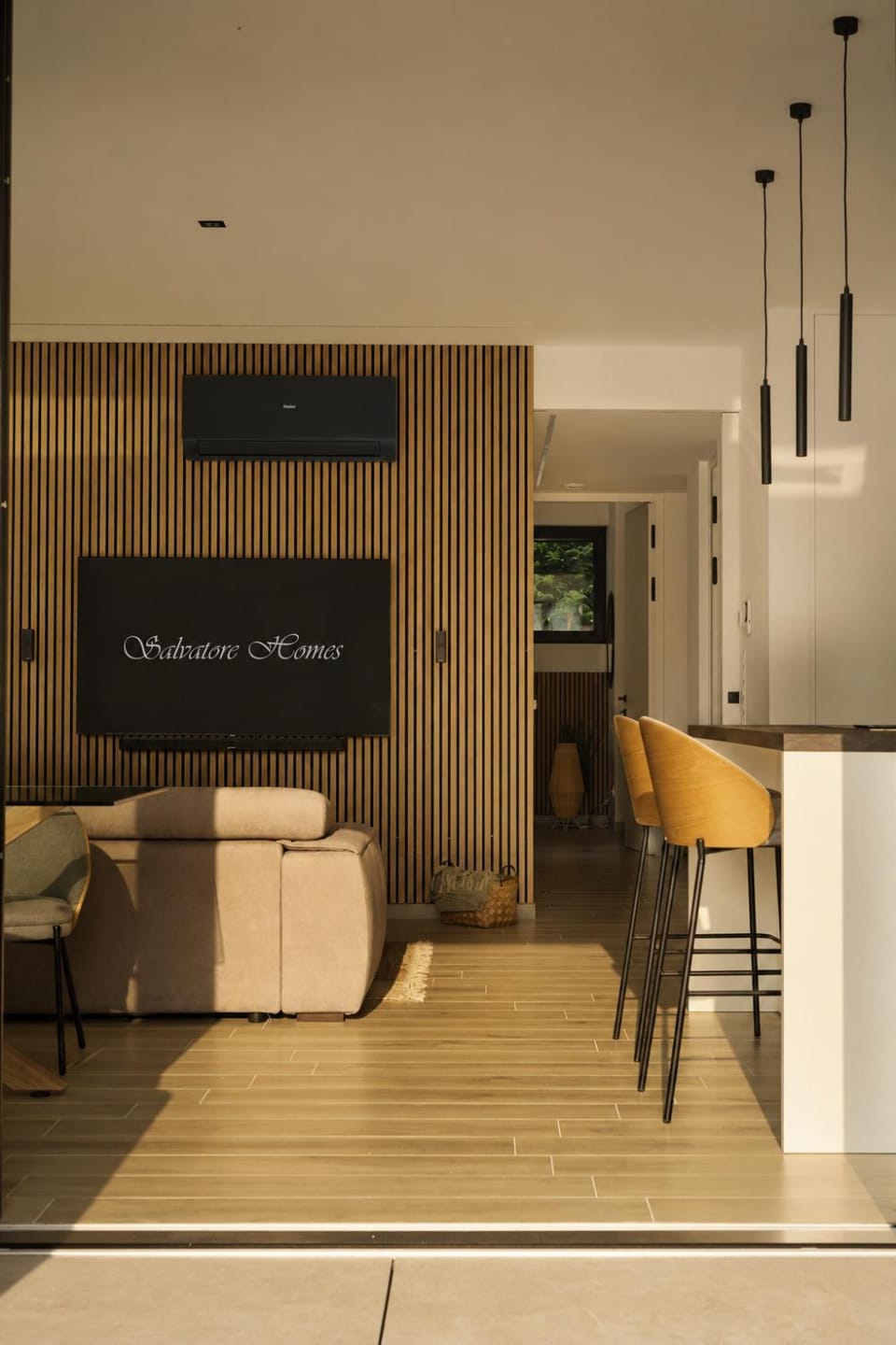 SalvatoreHomes - Luxury in the Centre of Bardolino with Private Jacuzzi & Direct Access to Infinity Pool - Casa Olivia - a 5 Star Luxury Collection at Lake Garda Apartment in Bardolino