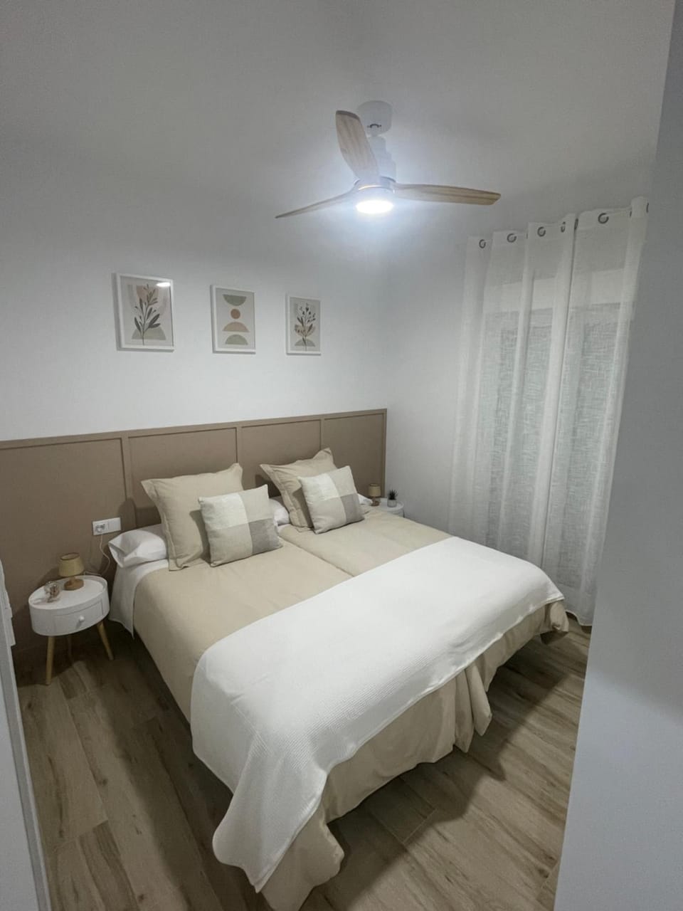 Photo of the whole room, Bedroom