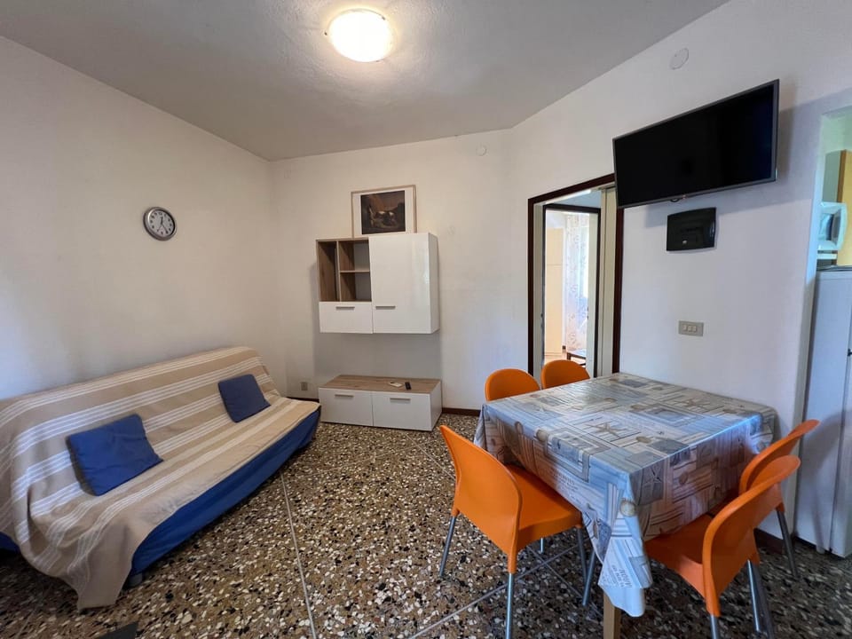 TV and multimedia, Living room, Dining area