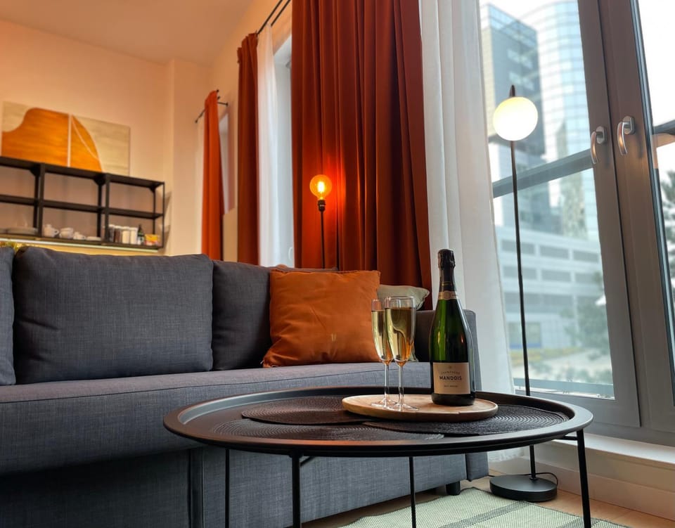 URBAN APARTMENTS PREMIUM - Sokolska 30 Towers No 3 - Free Parking - Gym & Sauna Apartment in Poland