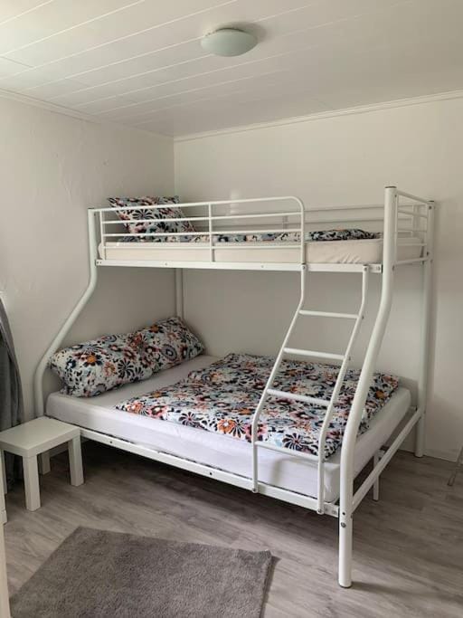 Bedroom, bunk bed