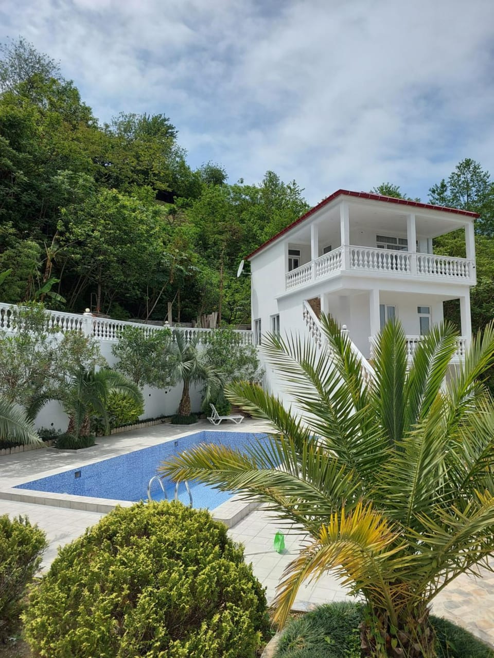 Property building, Spring, Day, Garden, Balcony/Terrace, Garden view, Pool view, Swimming pool