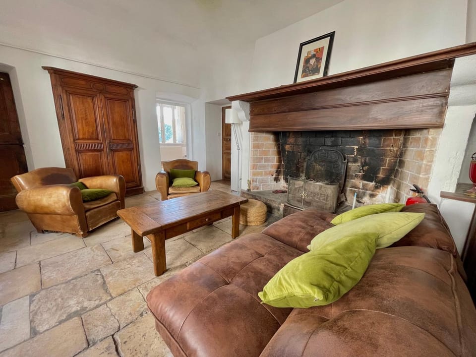 TV and multimedia, Living room, flat iron