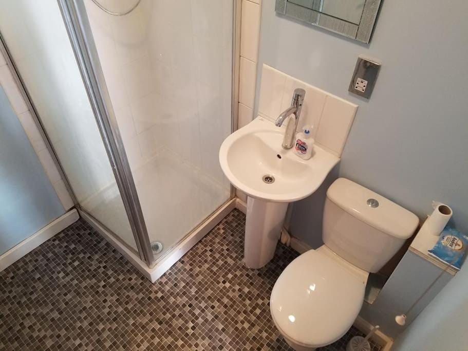 Shower, Toilet, Bathroom