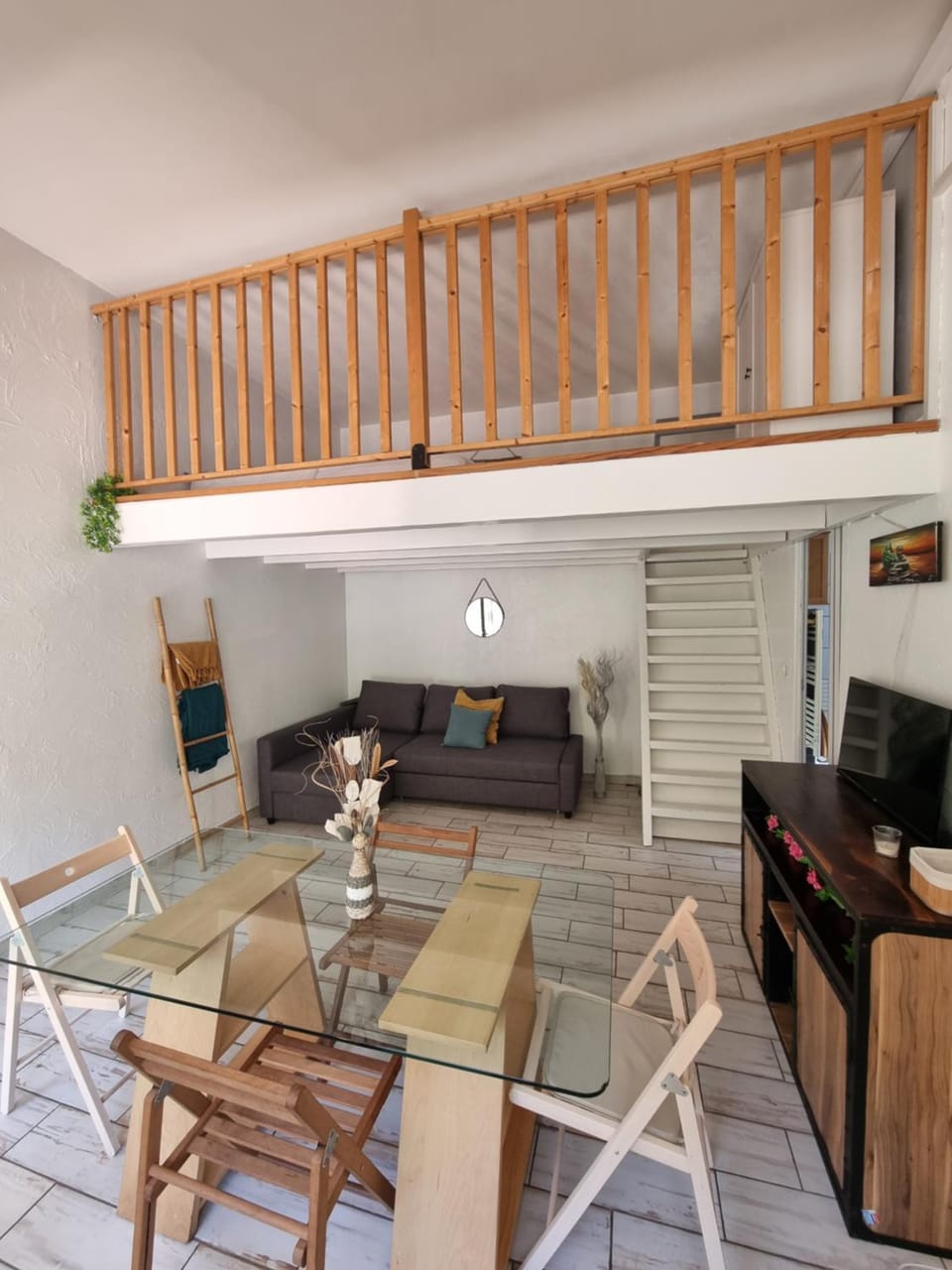 Loft studio avec mezzanine, limitrophe Monaco Apartment in Roquebrune-Cap-Martin