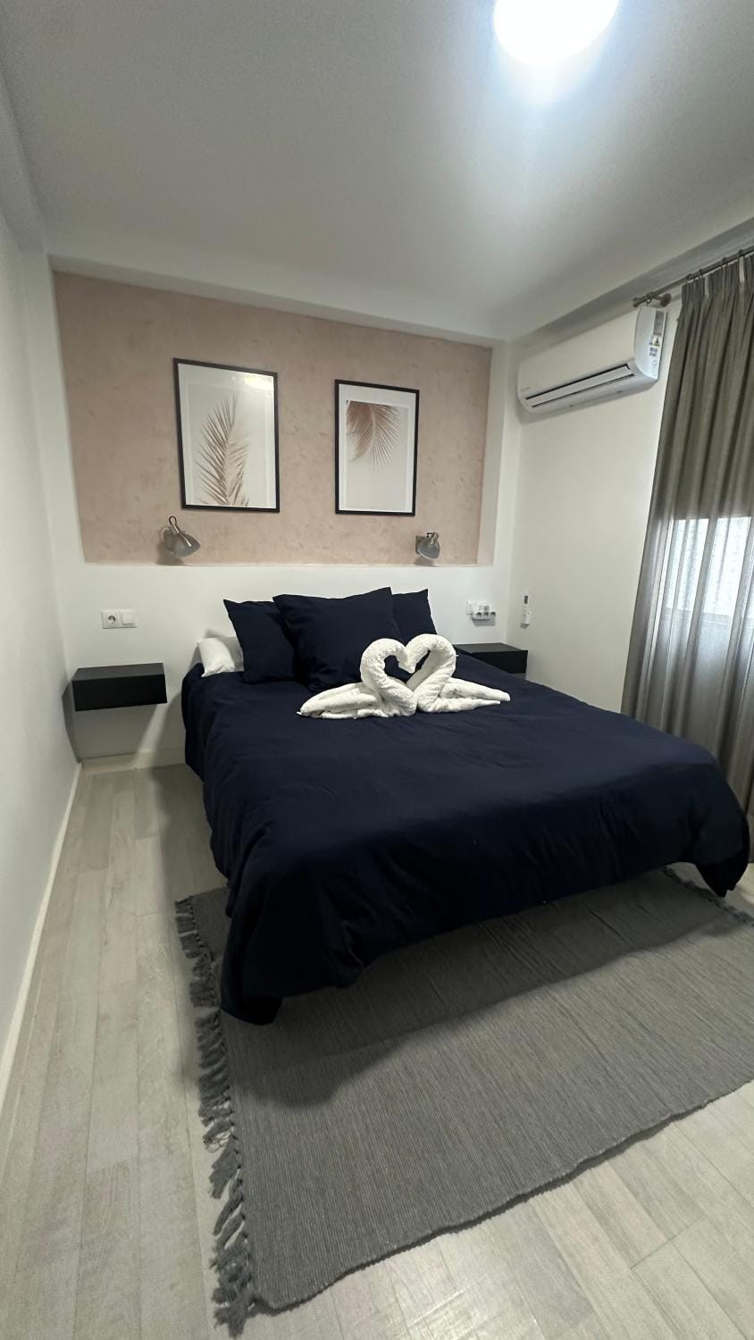 Bed, Photo of the whole room, Bedroom, air conditioner