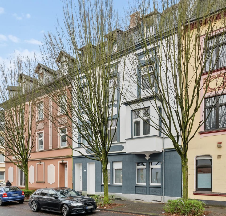 Property building, Day, Neighbourhood, Street view, Location, Parking