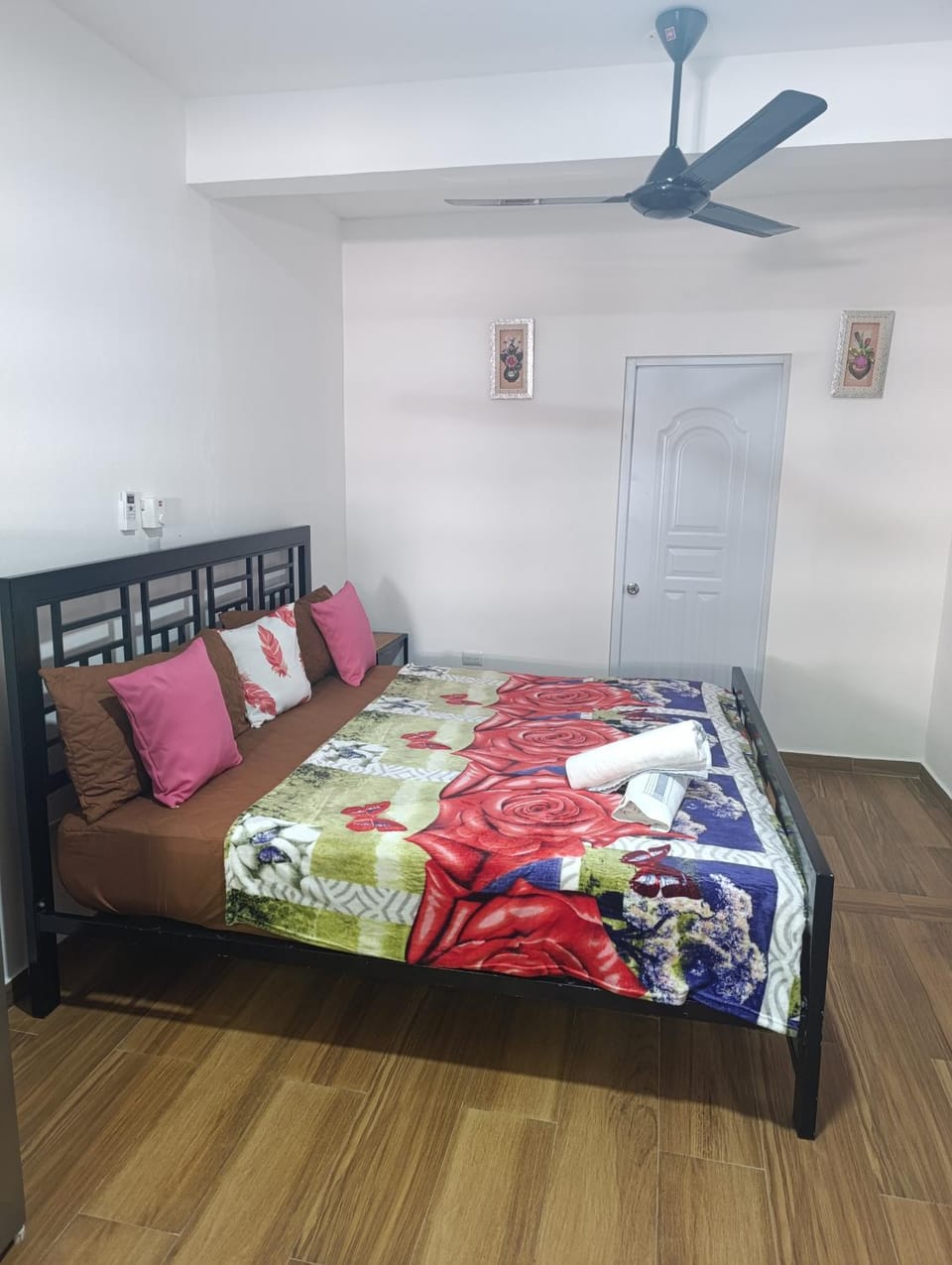 Photo of the whole room